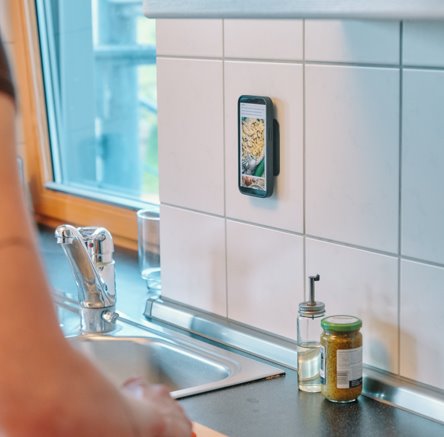 VACUUM x Silwy sticky base