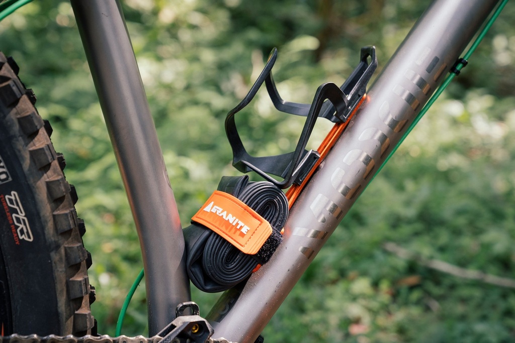 PORTALEDGE XE BOTTLE CAGE MOUNT EXTENSION STRAP SYSTEM / BLACK